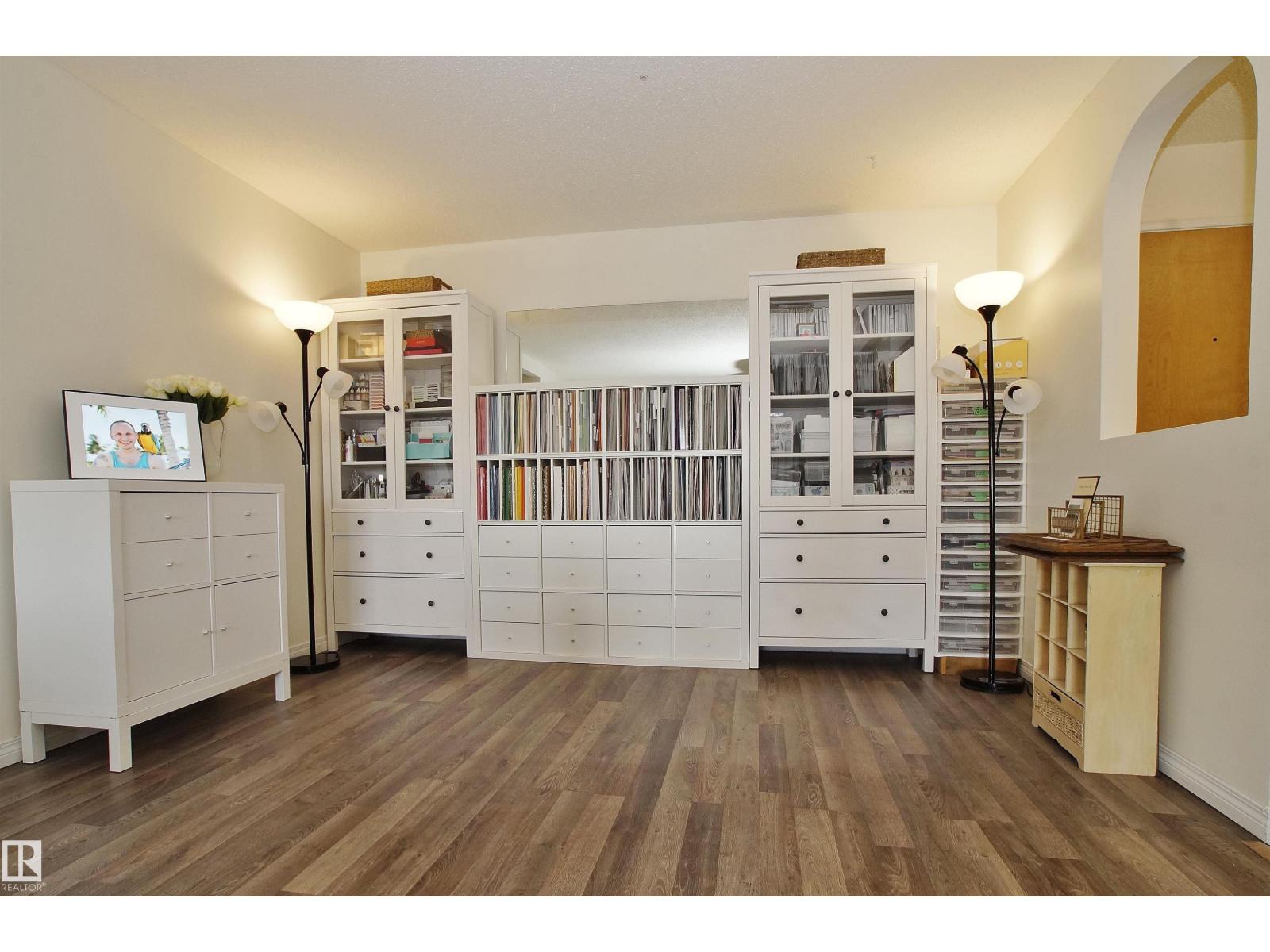 #235 4404 122 ST NW - 11