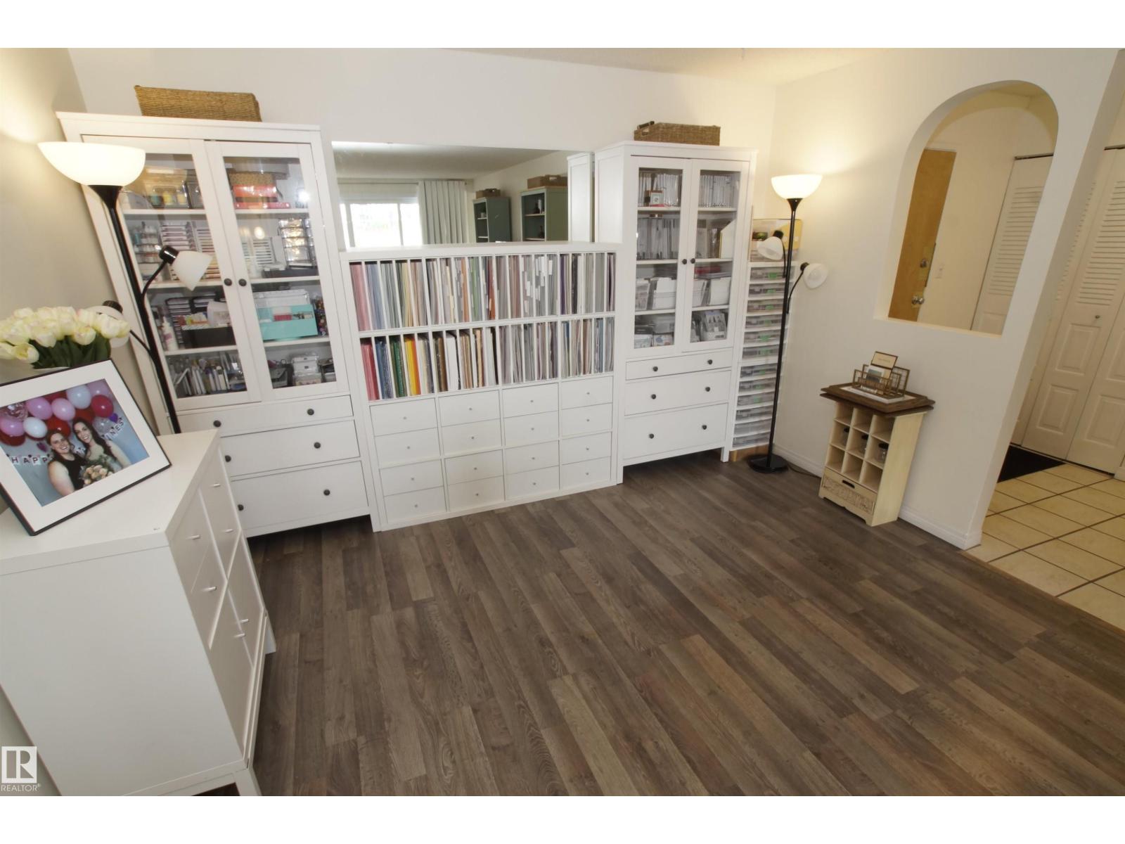 #235 4404 122 ST NW - 10