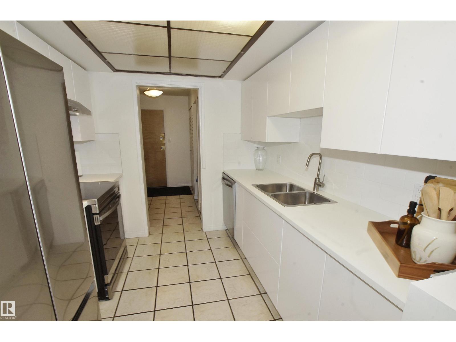 #235 4404 122 ST NW - 17