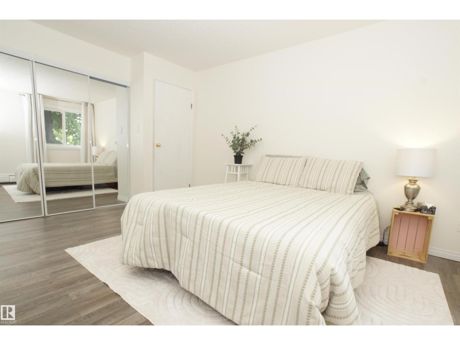 #235 4404 122 ST NW - 25