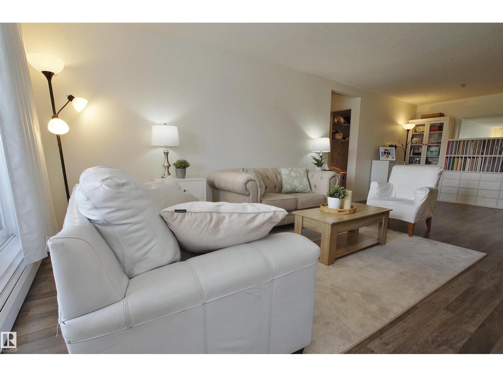 #235 4404 122 ST NW - 9