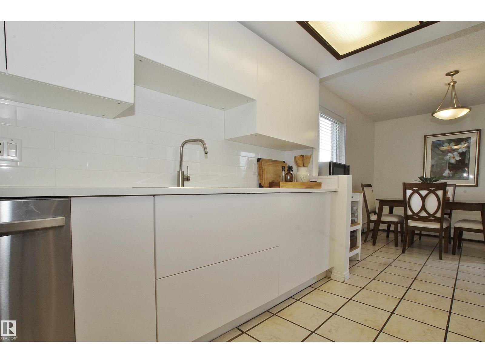 #235 4404 122 ST NW - 16