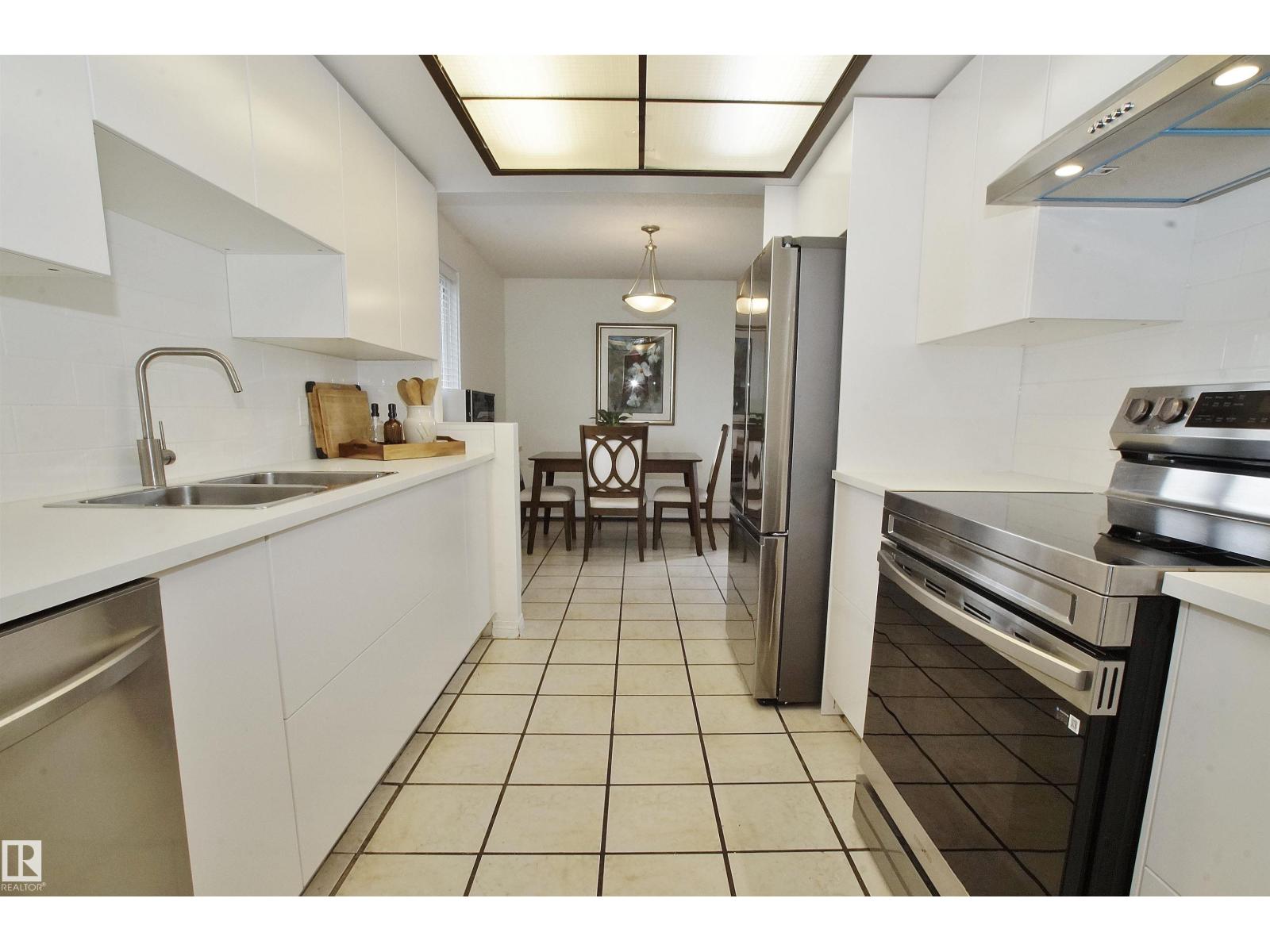 #235 4404 122 ST NW - 19