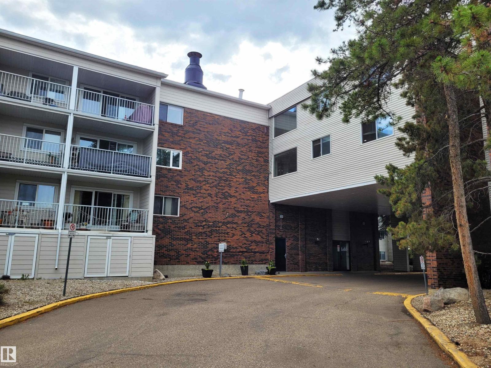 #235 4404 122 ST NW - 2