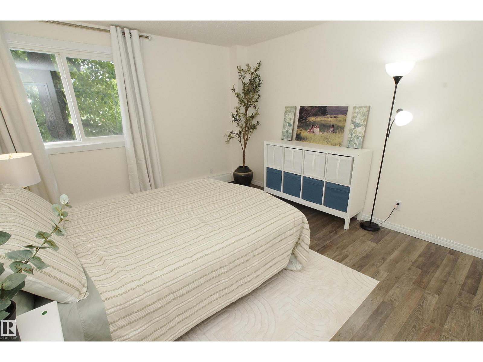 #235 4404 122 ST NW - 27