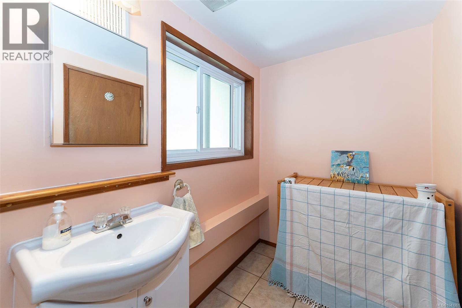 2454 Seine Rd - 40