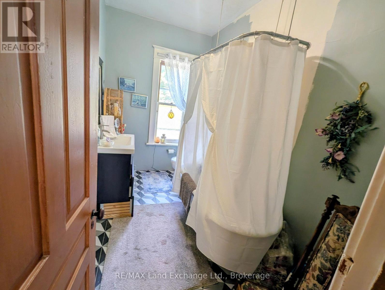 570 10TH STREET - 32