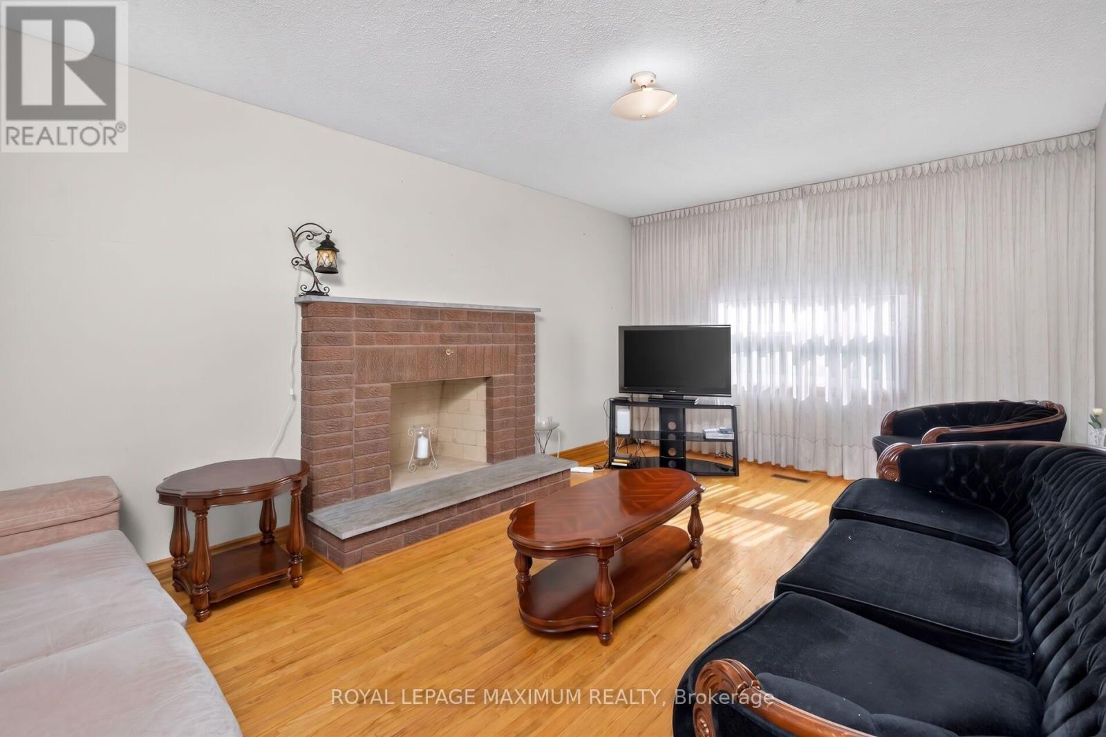 162 WIGWOSS DRIVE - 13