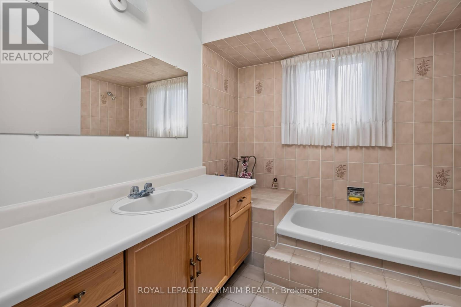 162 WIGWOSS DRIVE - 18