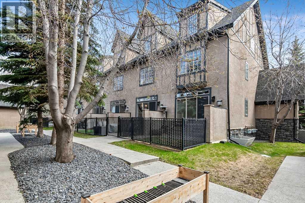 #14 6 Scarpe Drive SW - 43
