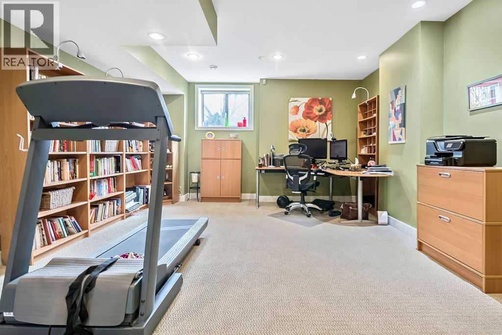 #14 6 Scarpe Drive SW - 35