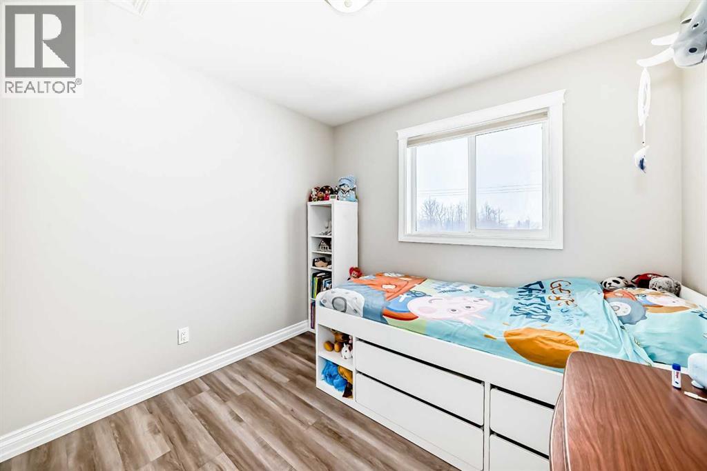 #11 2002 22 Avenue - 20