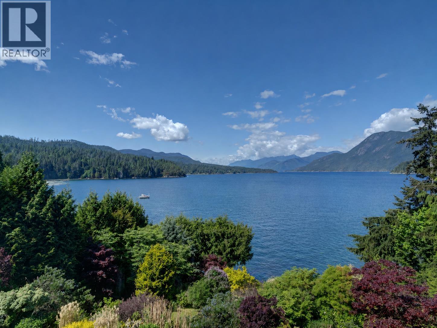 6480 SHORELINE PLACE, Sechelt