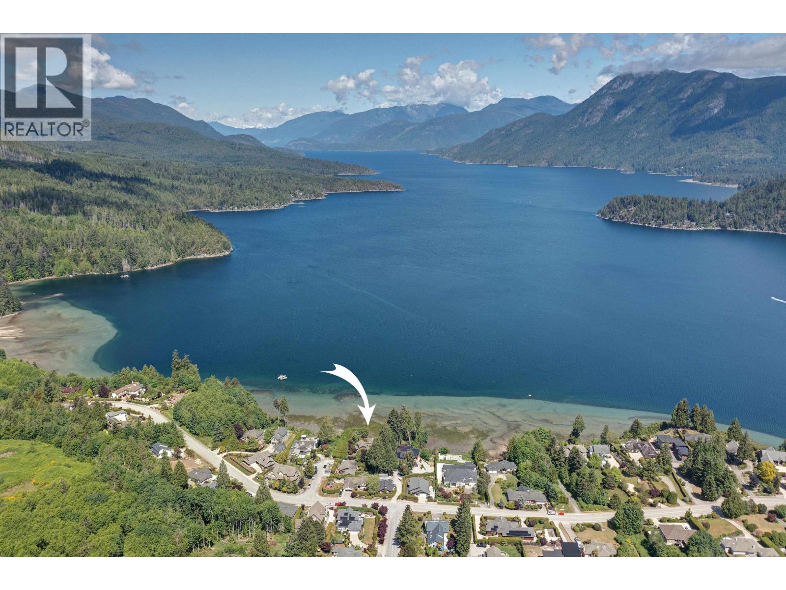 6480 SHORELINE PLACE, Sechelt