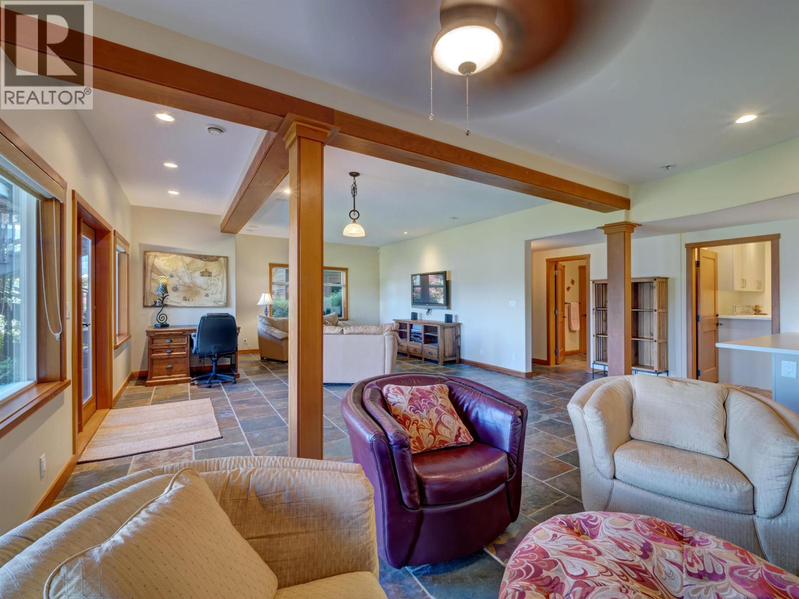 6480 SHORELINE PLACE, Sechelt
