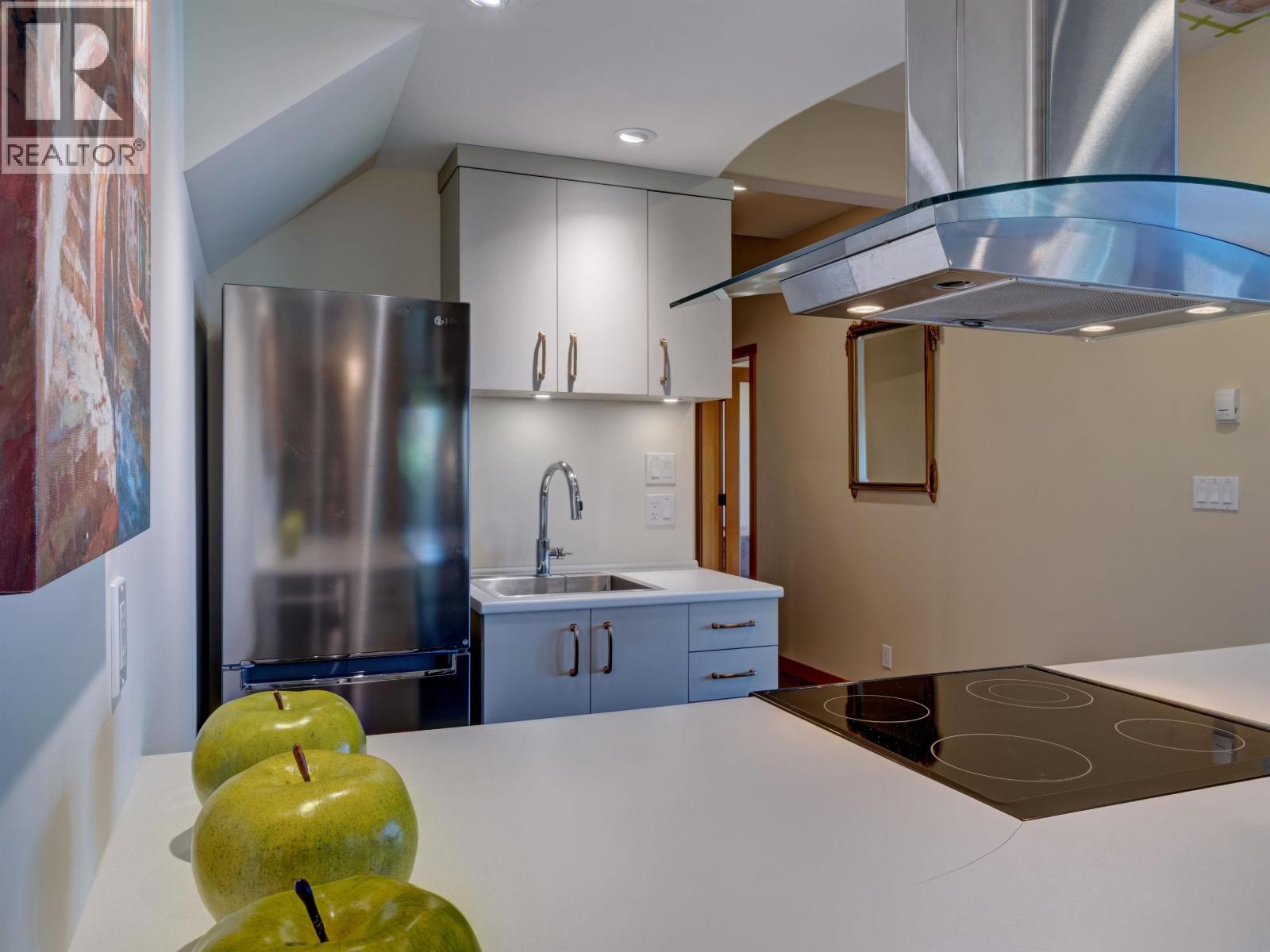 6480 SHORELINE PLACE, Sechelt