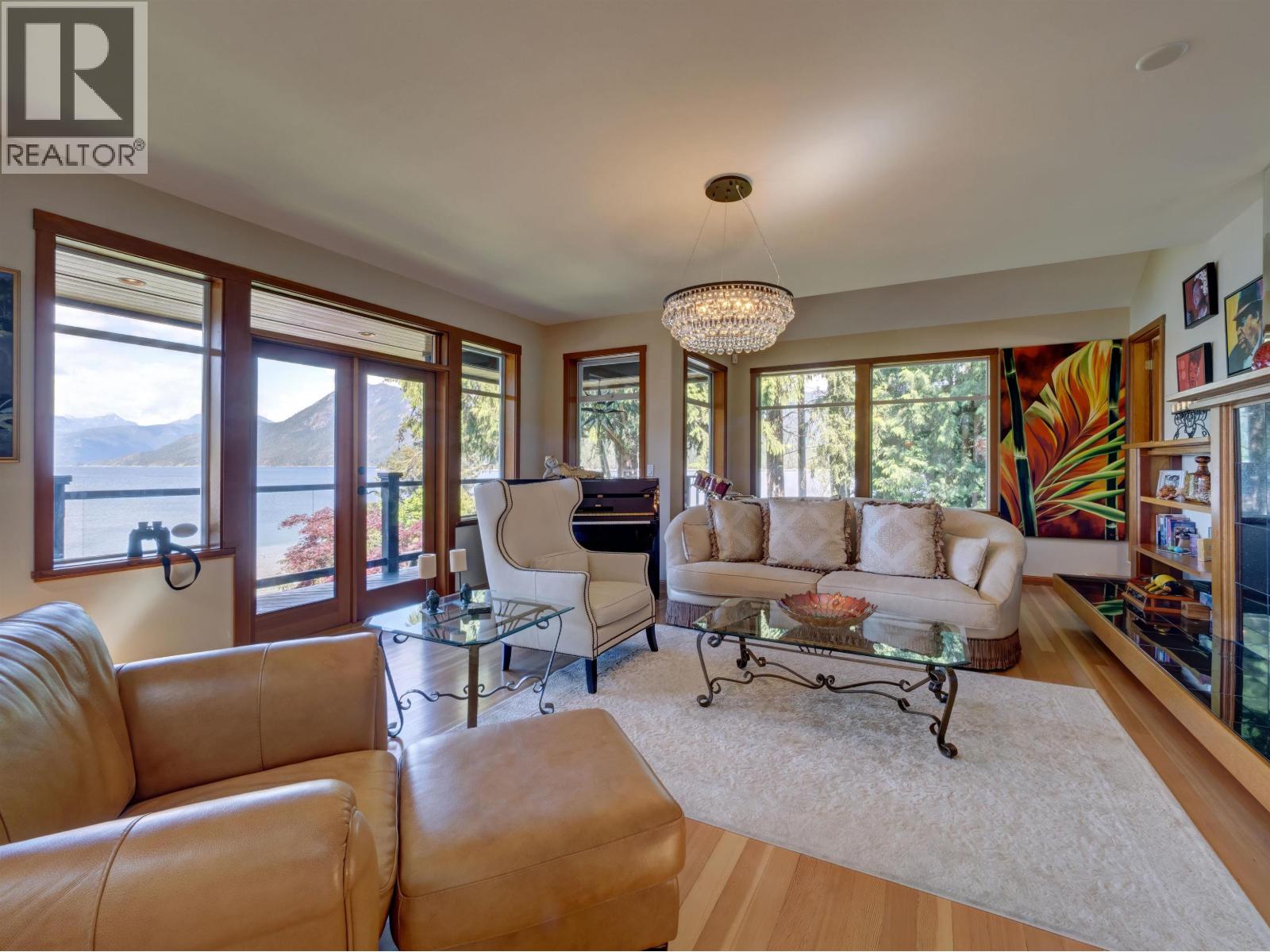 6480 SHORELINE PLACE, Sechelt