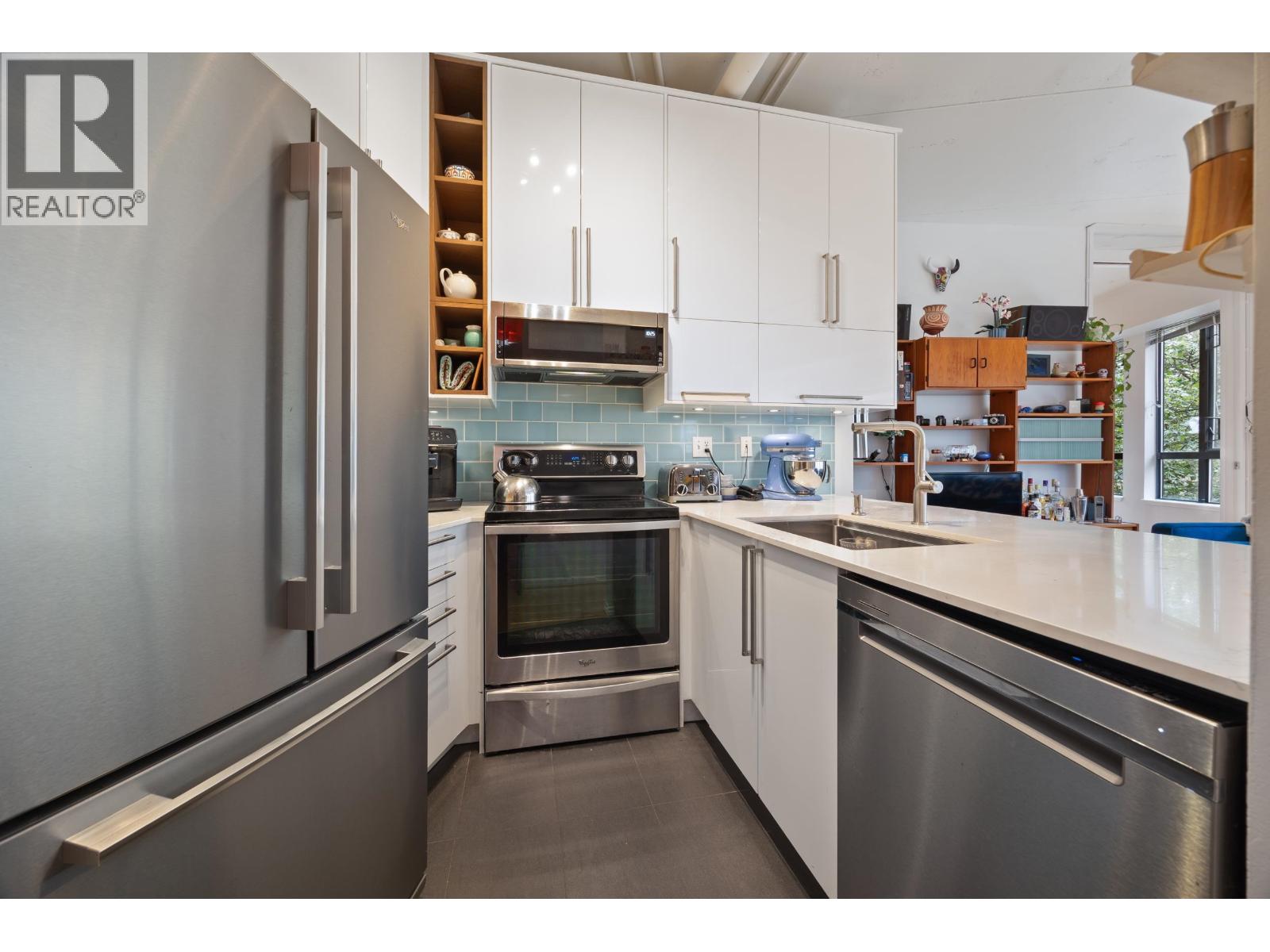 2 Bed, 2 Bath House for Sale in Vancouver – 301 28 POWELL STREET, Vancouver – MLS# R3146308 - Image 10