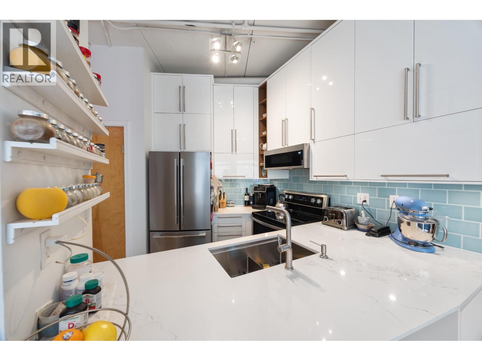 2 Bed, 2 Bath House for Sale in Vancouver – 301 28 POWELL STREET, Vancouver – MLS# R3146308 - Image 13