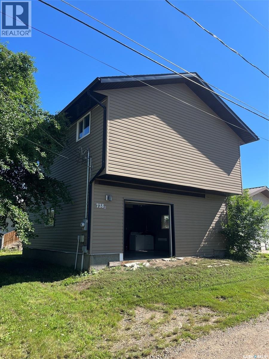 738 Henry STREET - 1