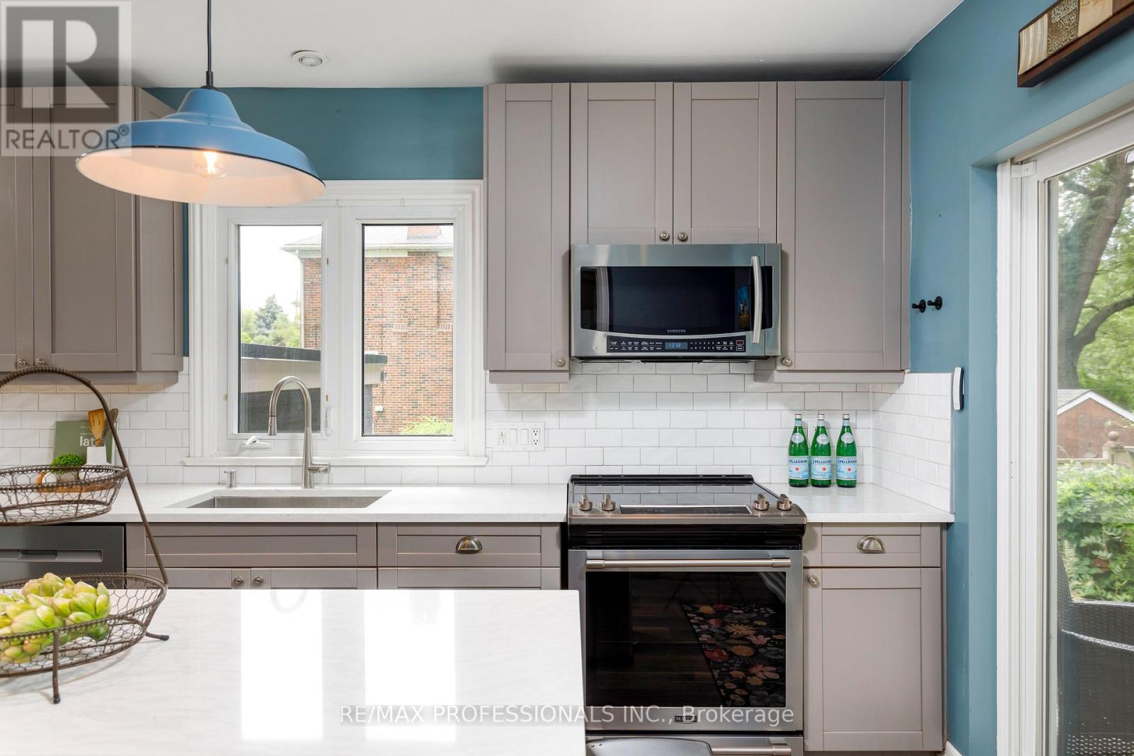 1364 ISLINGTON AVENUE - 16