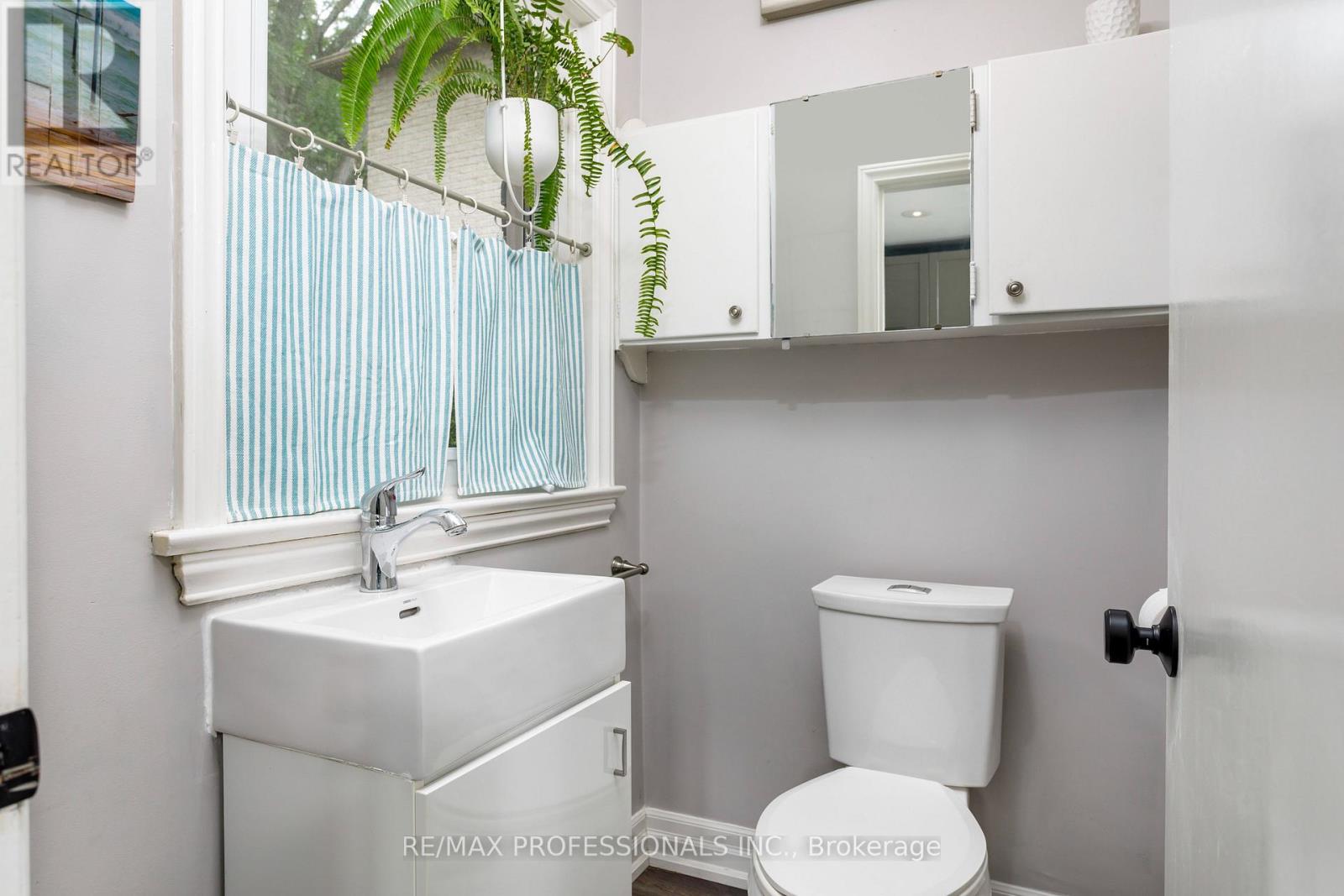 1364 ISLINGTON AVENUE - 18