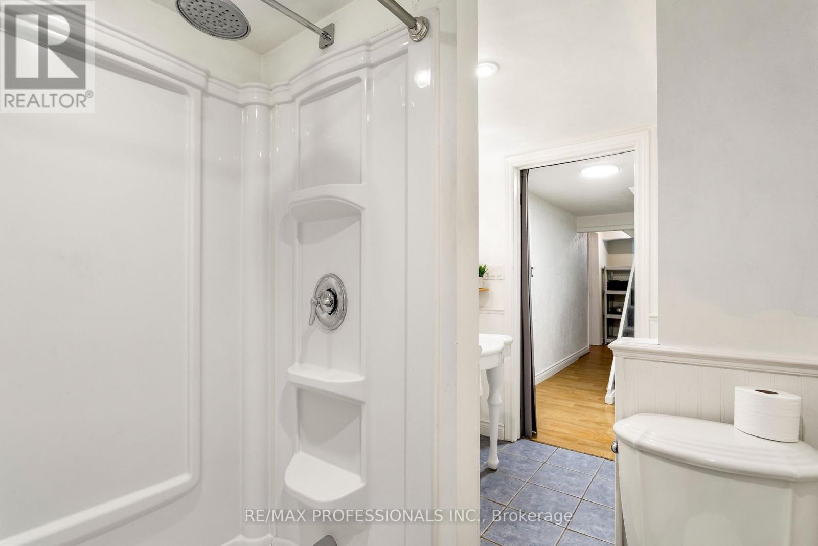1364 ISLINGTON AVENUE - 37