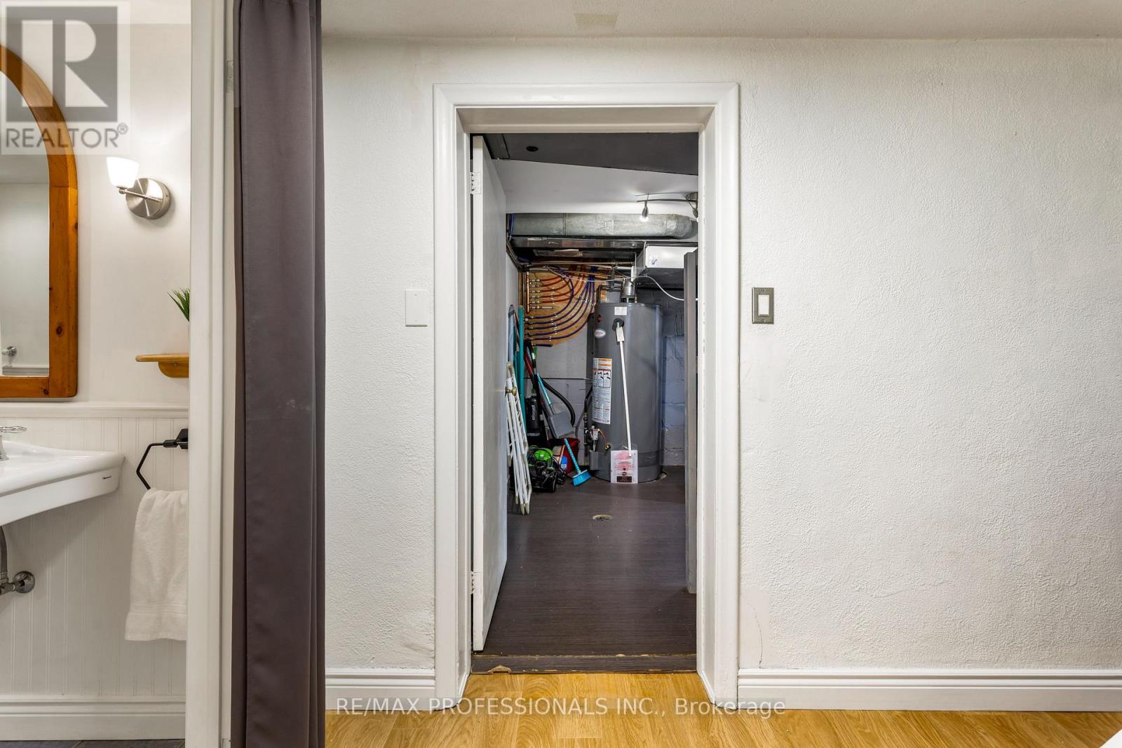 1364 ISLINGTON AVENUE - 38