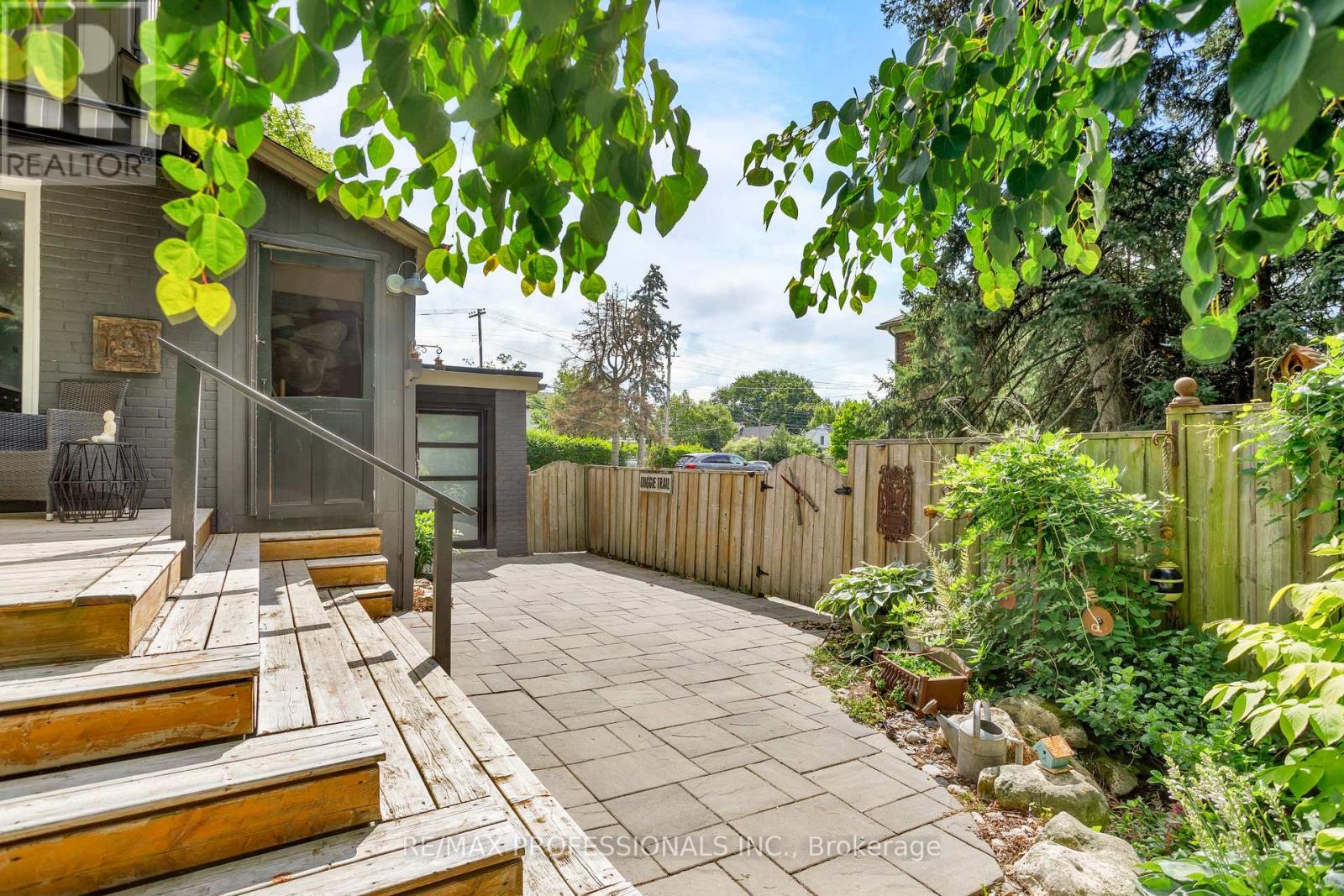 1364 ISLINGTON AVENUE - 42