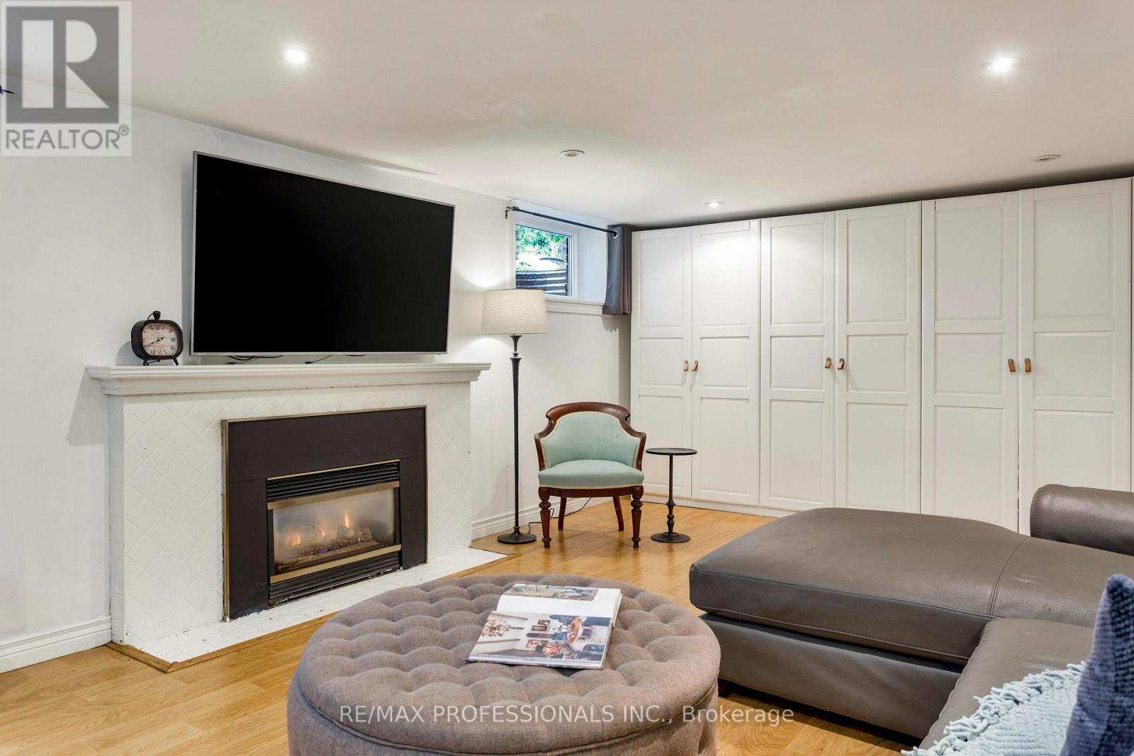 1364 ISLINGTON AVENUE - 35