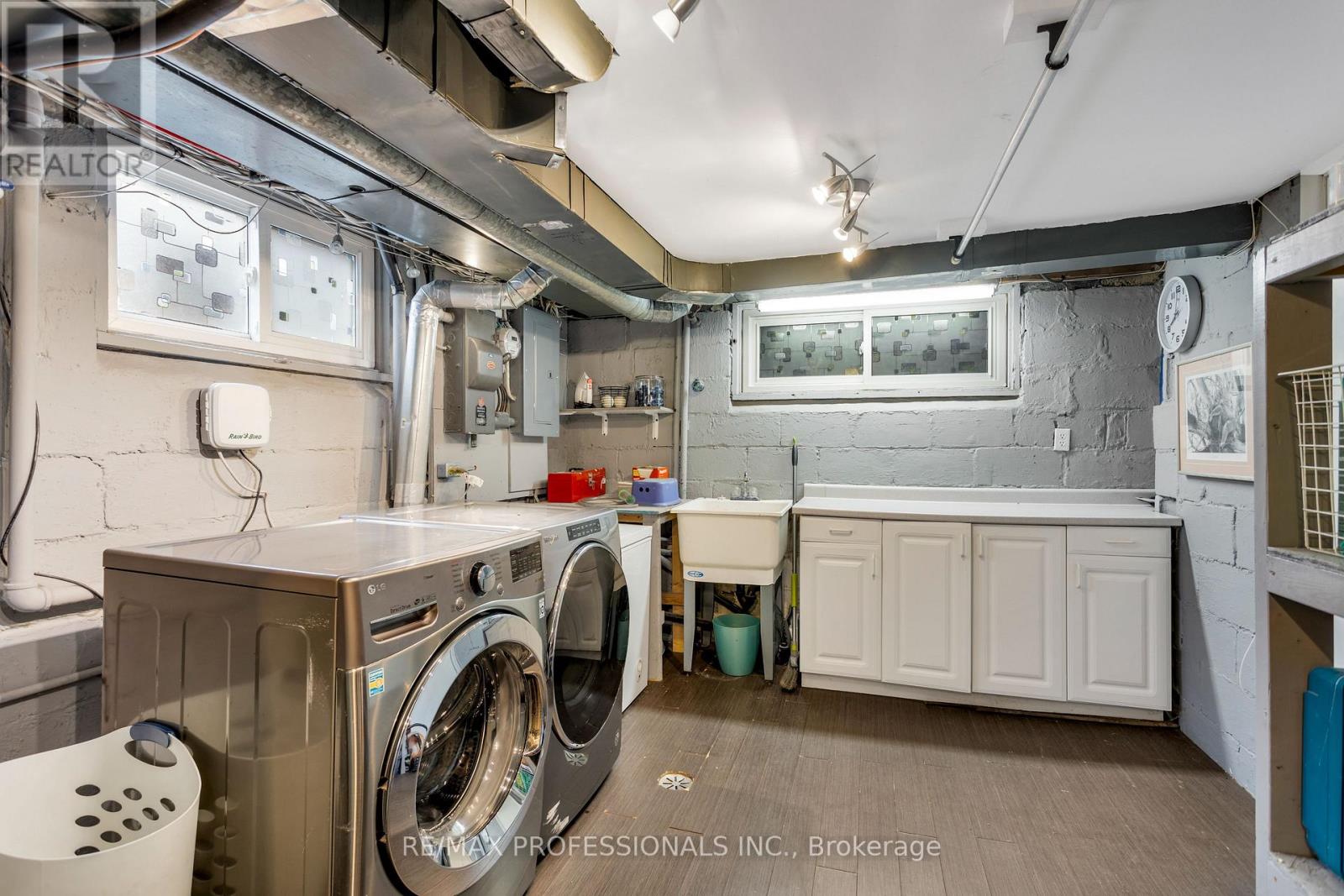 1364 ISLINGTON AVENUE - 39