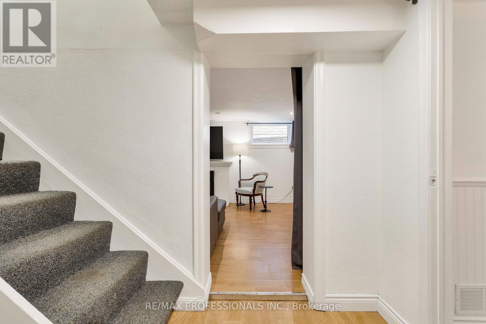 1364 ISLINGTON AVENUE - 32