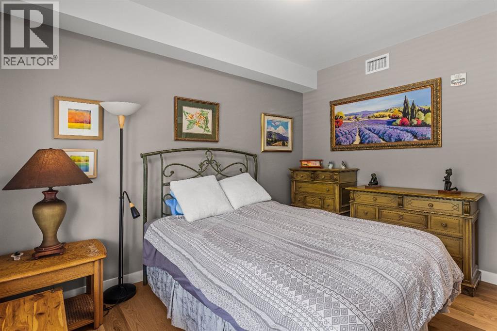#102 707 Spring Creek Drive - 22