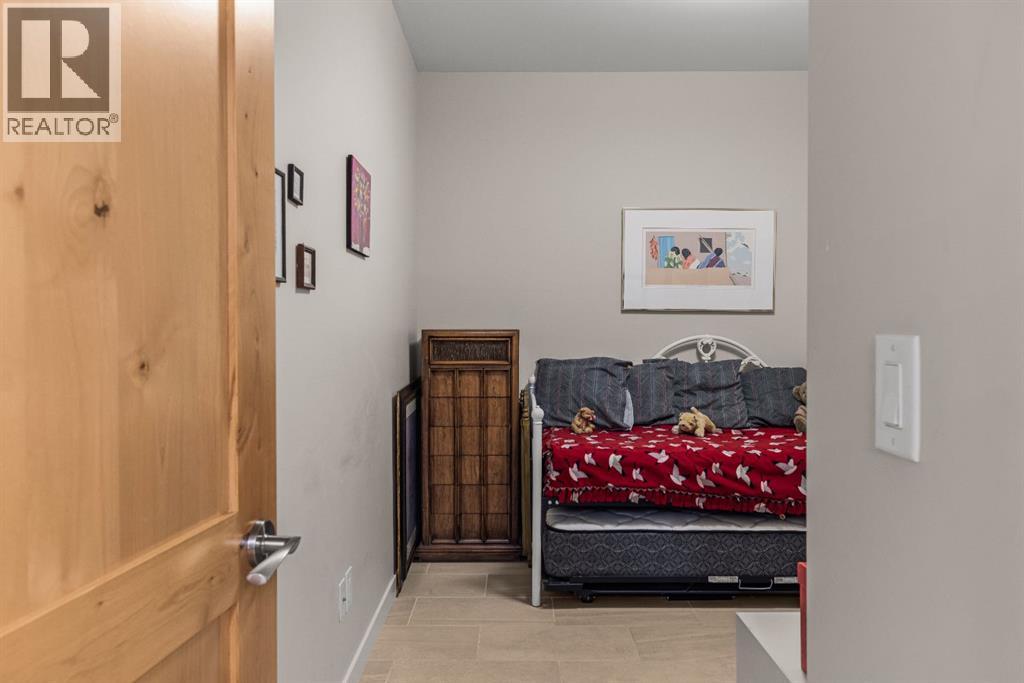 #102 707 Spring Creek Drive - 29