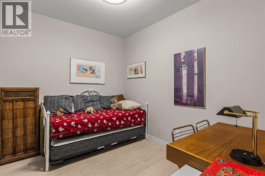#102 707 Spring Creek Drive - 30
