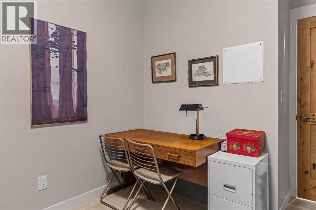 #102 707 Spring Creek Drive - 31