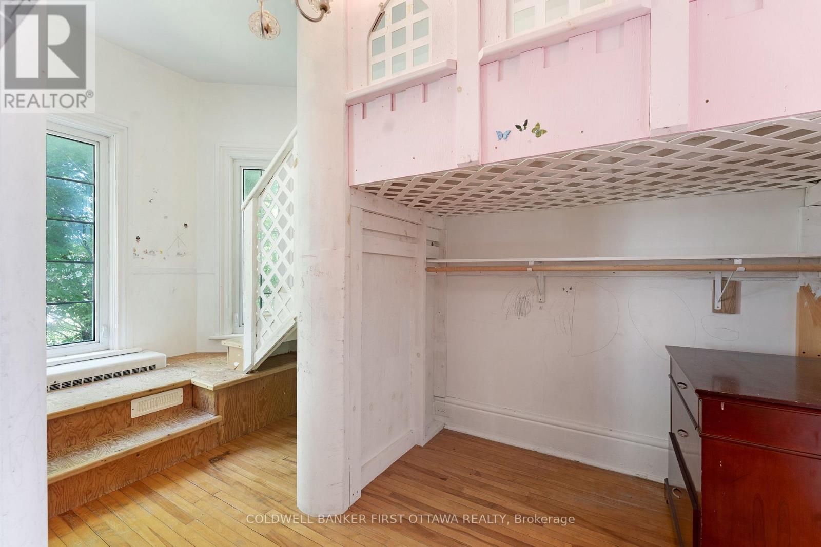 69 WILSON STREET W - 32