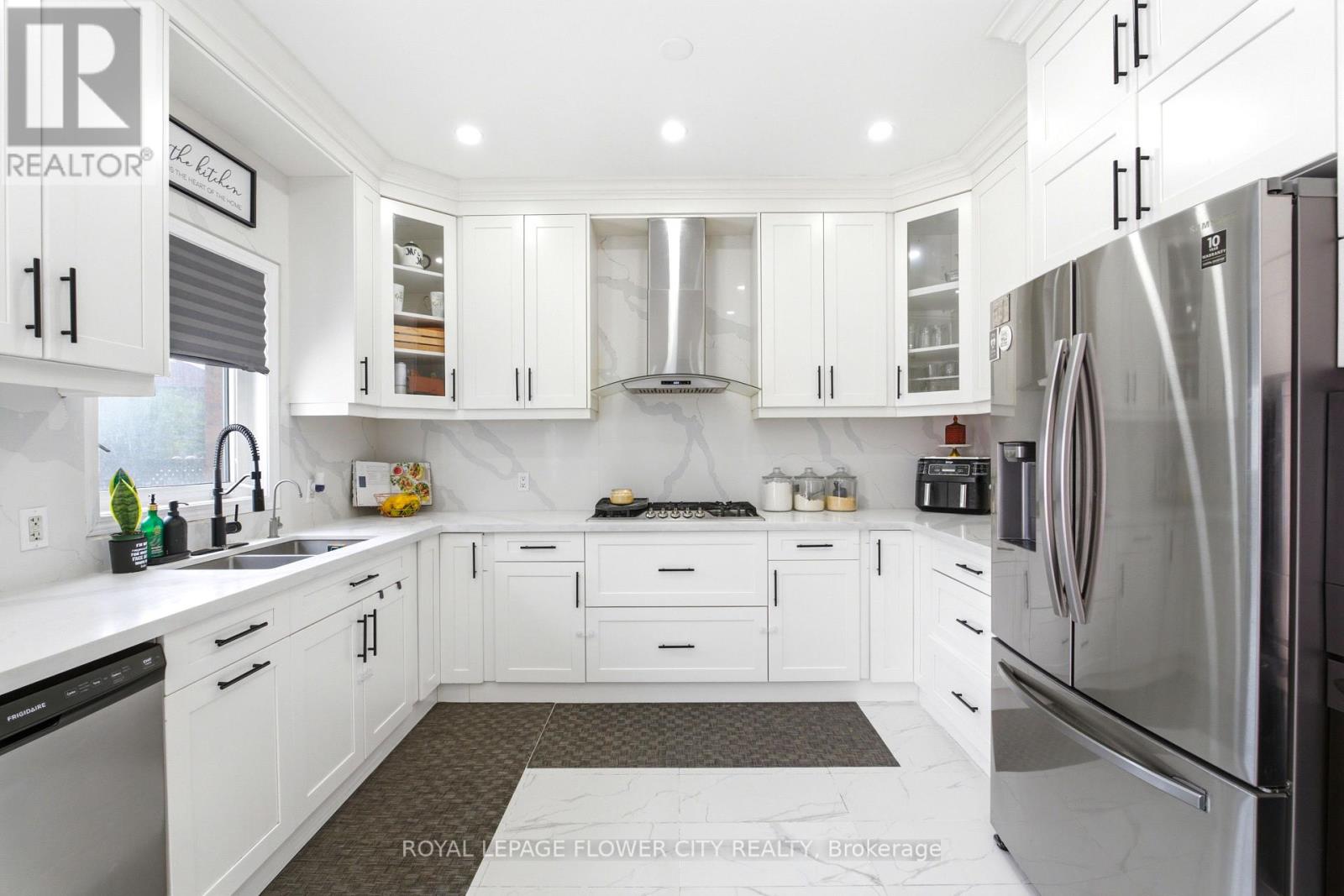 10 OWEN STREET - 12