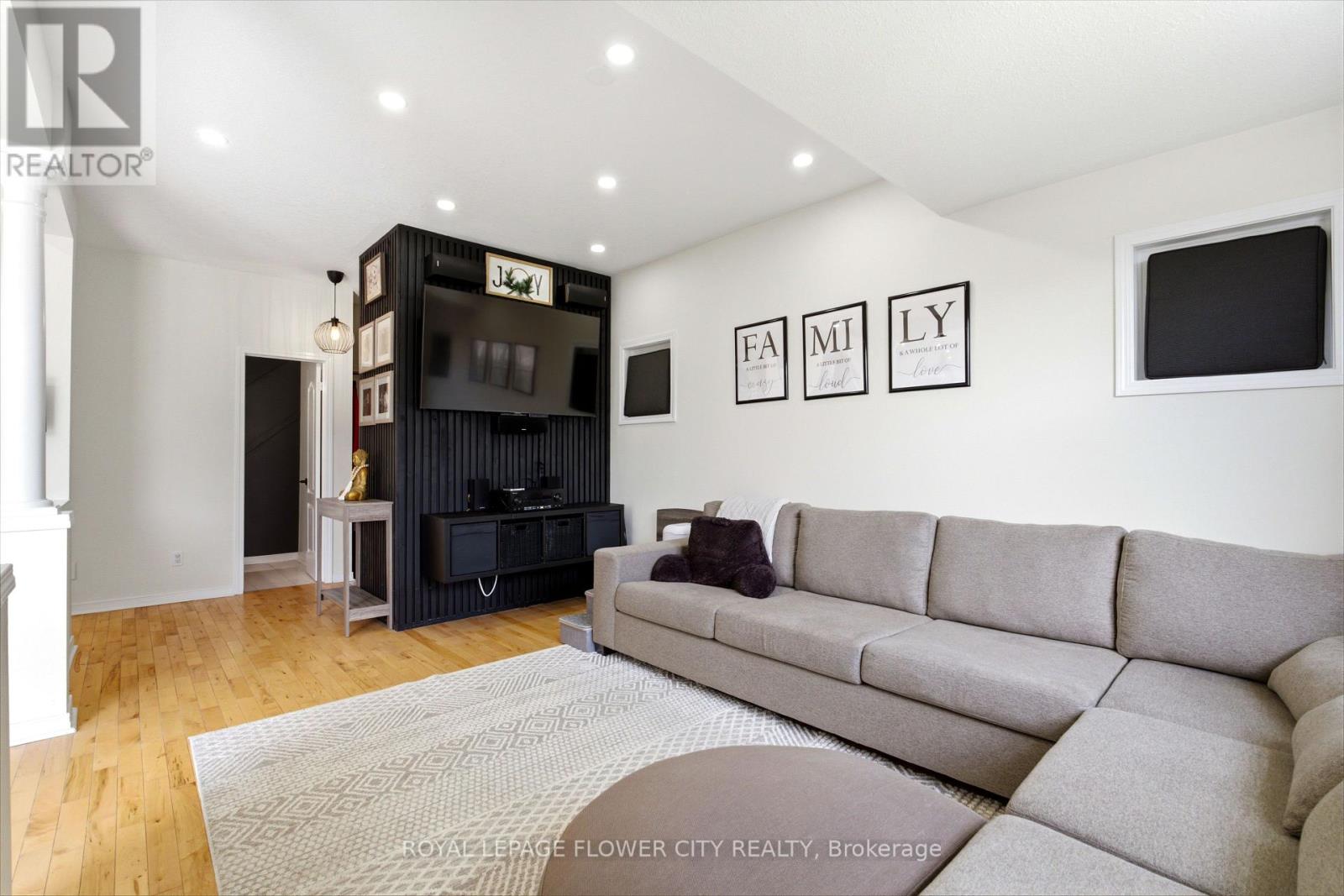 10 OWEN STREET - 16