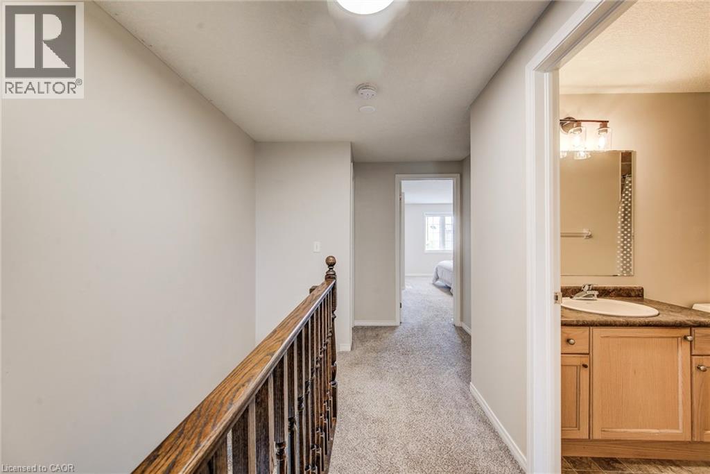 208 FEATHERSTONE Crescent - 18
