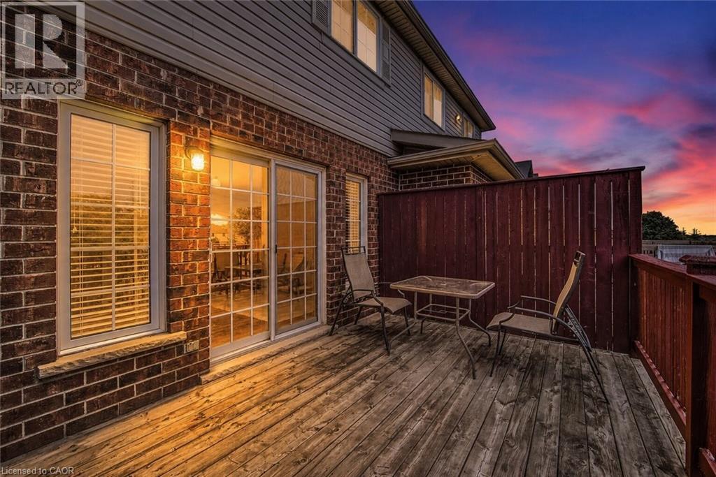 208 FEATHERSTONE Crescent - 35