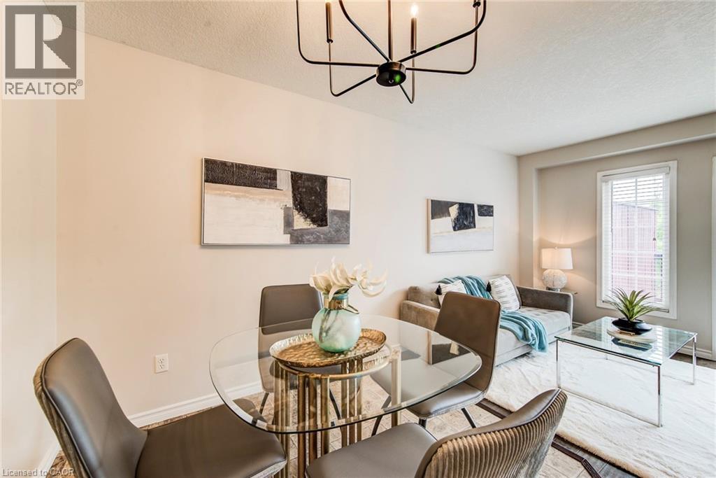 208 FEATHERSTONE Crescent - 11