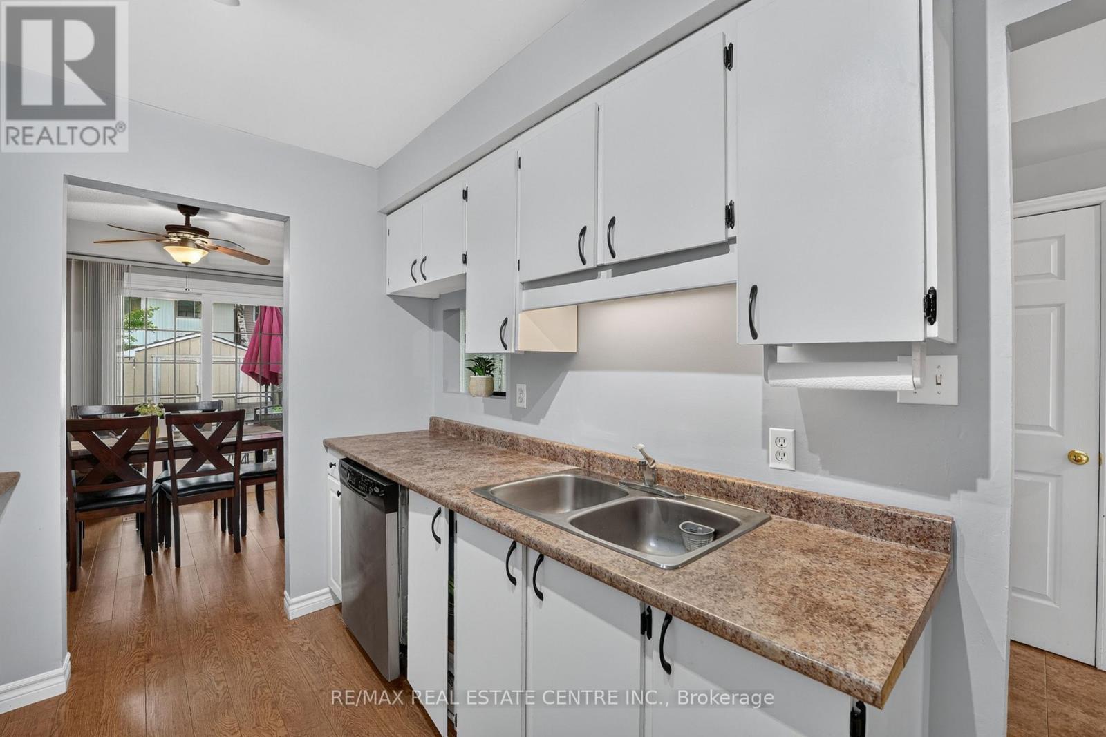 23 BURBANK CRESCENT - 9