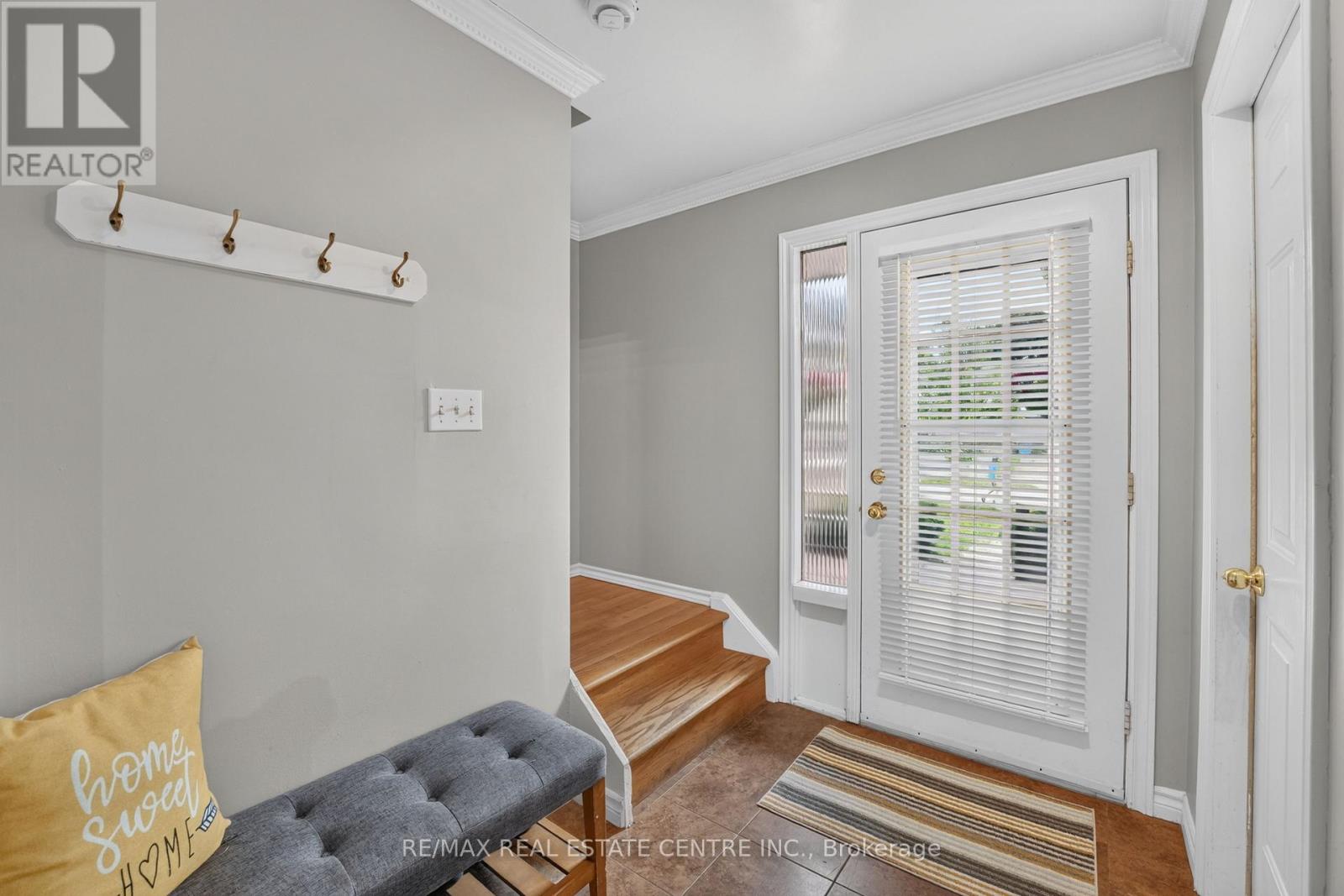 23 BURBANK CRESCENT - 5