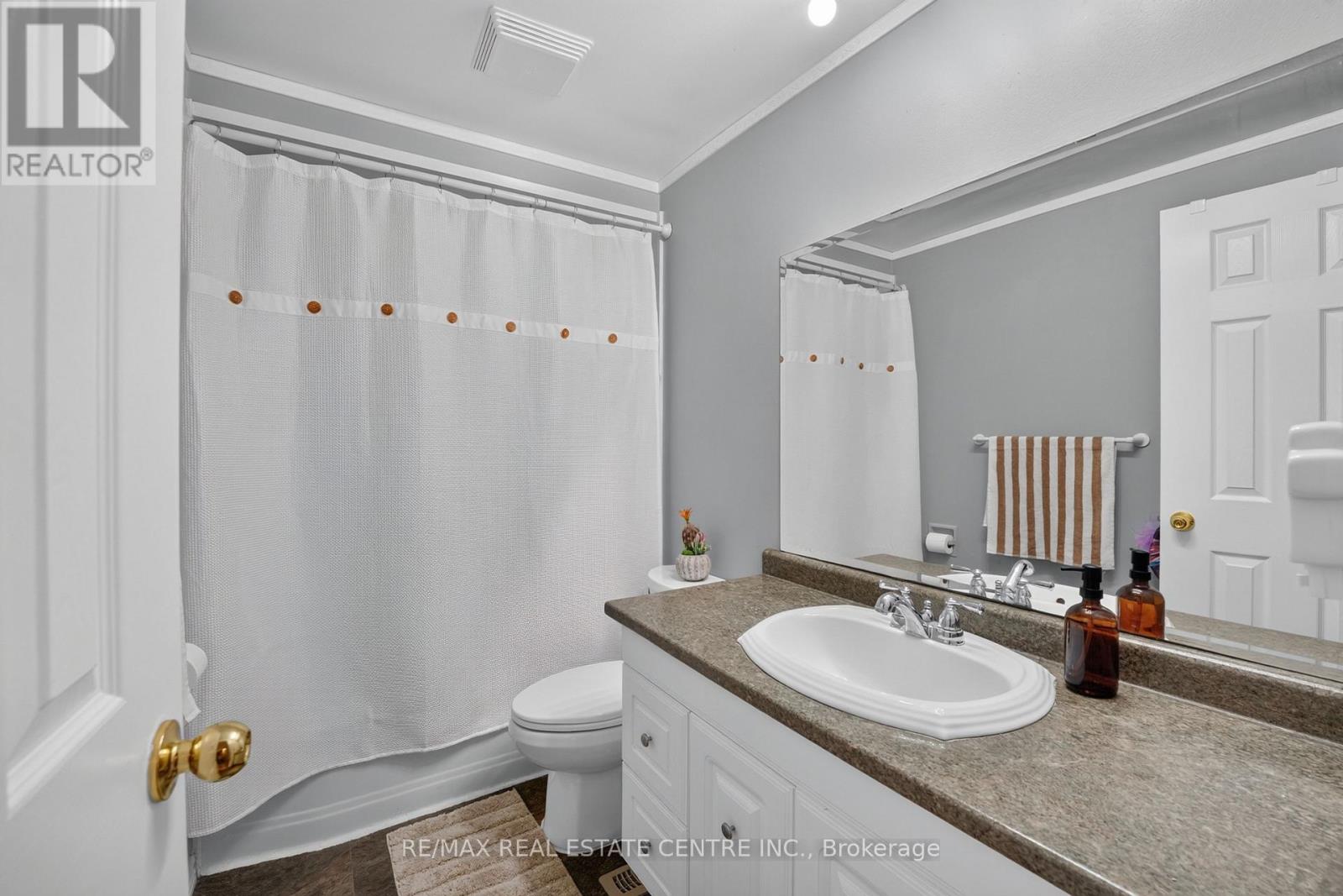 23 BURBANK CRESCENT - 19