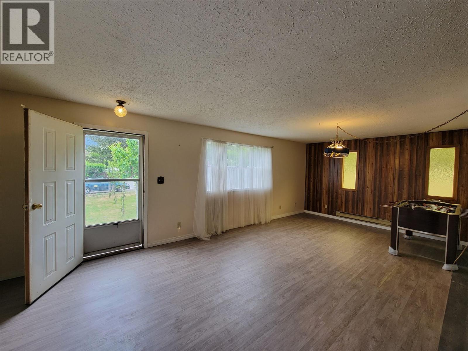 981 Scott Avenue - 7