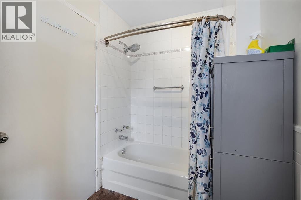 2714 74 Avenue SE - 12