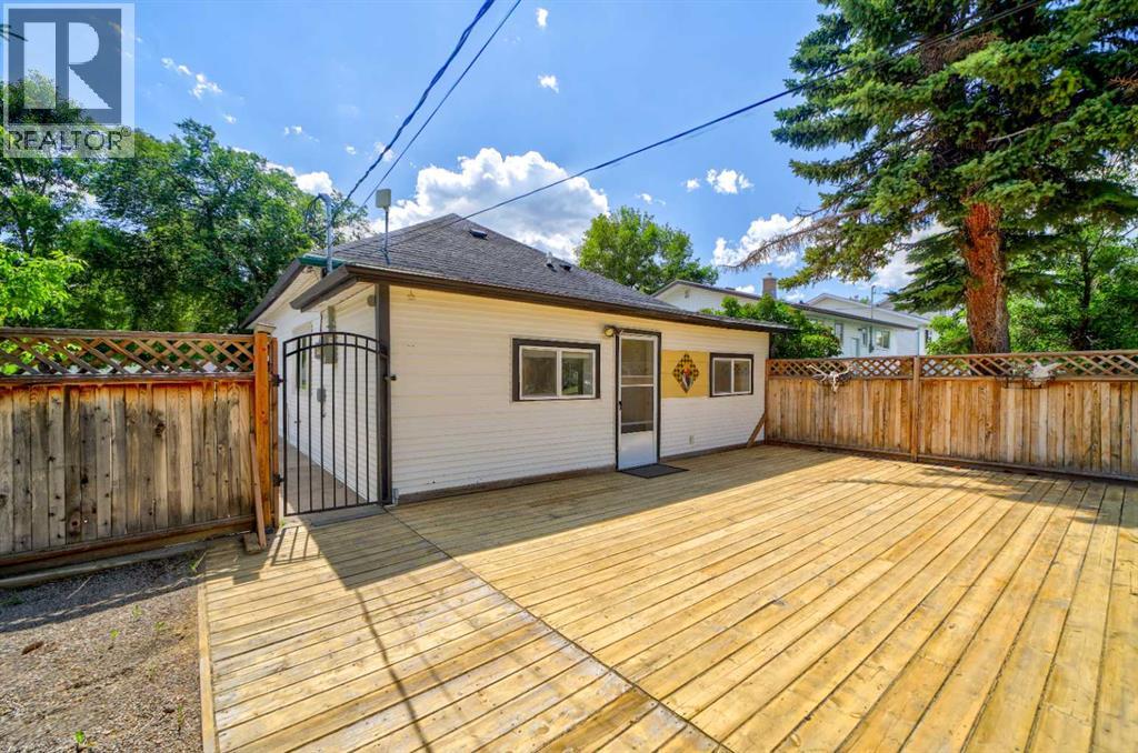727 McDougall Street - 27