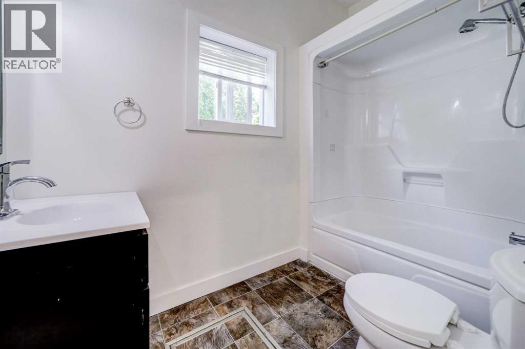 727 McDougall Street - 15