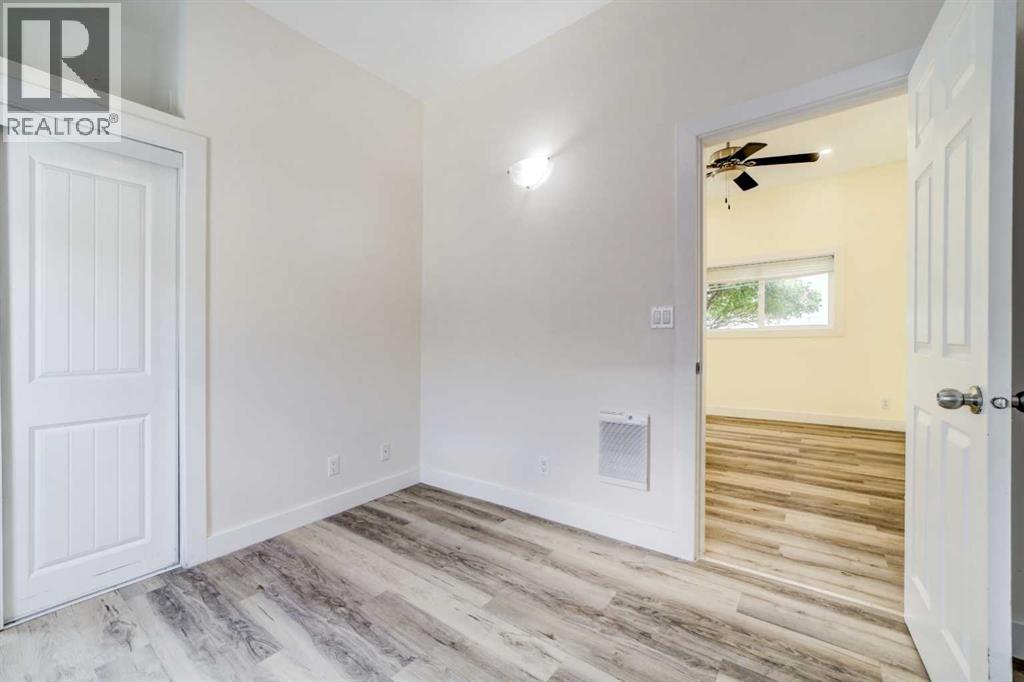 727 McDougall Street - 14